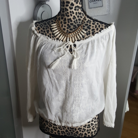 Off the shoulder or on the shoulder blouse - Picture 1 of 7